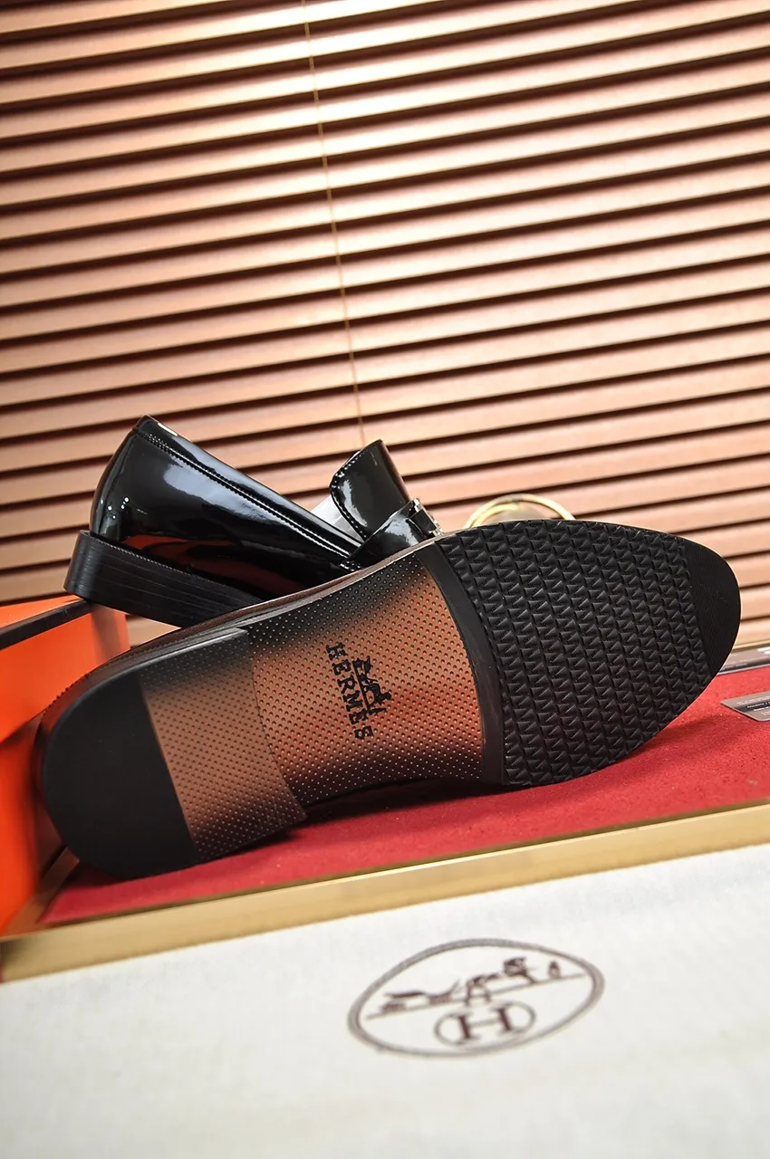 Men's shoes💰480💶[HERMES] (sheepskin lining)🍀Italian top luxury🍀He does not pursue novel styles and gorgeous colors, but attracts the favor of successful men with his flawless, elegant and classic style! This very, very comfortable, simple and stable style makes it easy to match any style! The pattern is absolutely 1:1 refined from the original case, and we strive for excellence in materials, imported cowhide + cowhide lining💪💪💪extraordinary texture👍! .Black brown code number: 38 to 45 (45 customized)